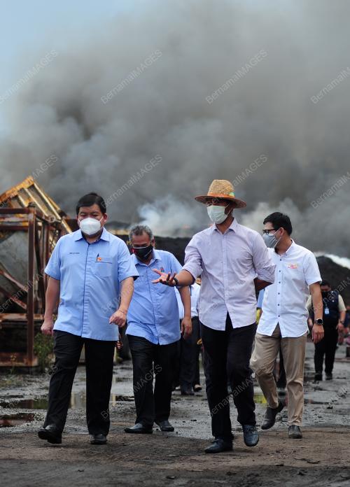 LAWATAN KE LOKASI KEBAKARAN SISA TAYAR KITAR SEMULA