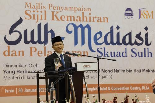 DATUK DR MOHD NA'IM MOKHTAR