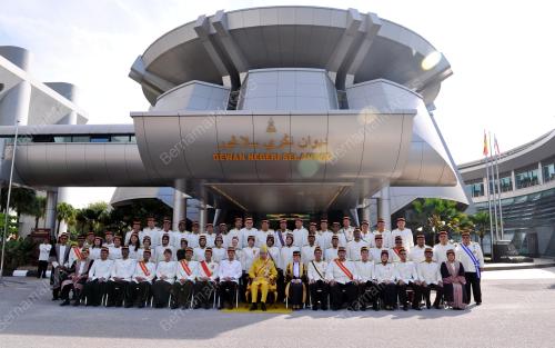SG04_30032015_SIDANG_DUN