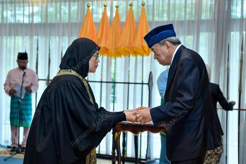 SULTAN SHARAFUDDIN IDRIS SHAH