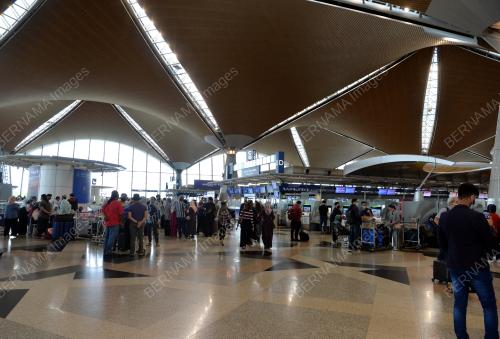 TINJAUAN LAPANGAN TERBANG ANTARABANGSA KUALA LUMPUR (KLIA)