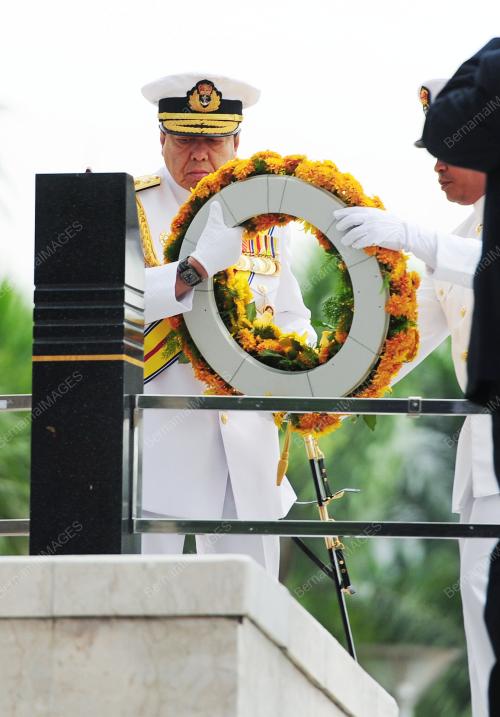 SULTAN SHARAFUDDIN IDRIS SHAH