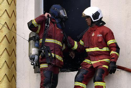 GUDANG TEKSTIL TERBESAR TERBAKAR