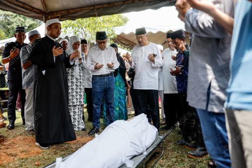 SULTAN SHARAFUDDIN IDRIS SHAH