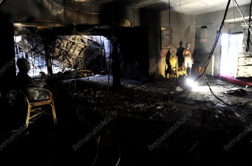 SG05_04022014_PATUNG_TERBAKAR