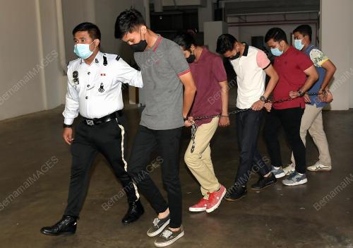 LIMA SAHABAT DI DAKWA MEREMPIT