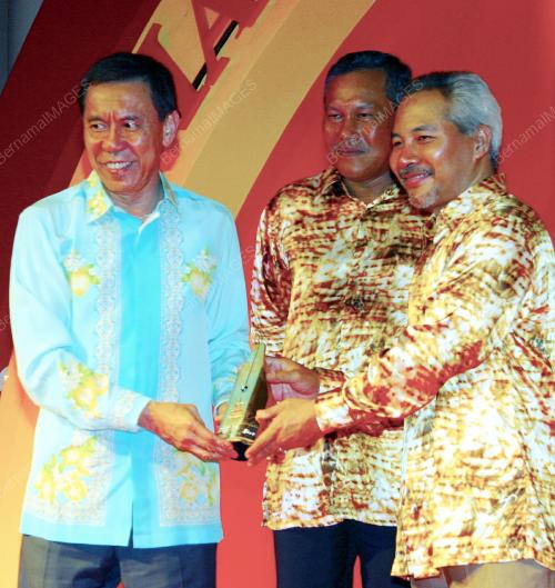 DR MOHAMAD KHIR TOYO