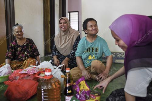 OKU KEMBALI BERDIKARI HASIL SOKONGAN PEMBANTU PERIBADI