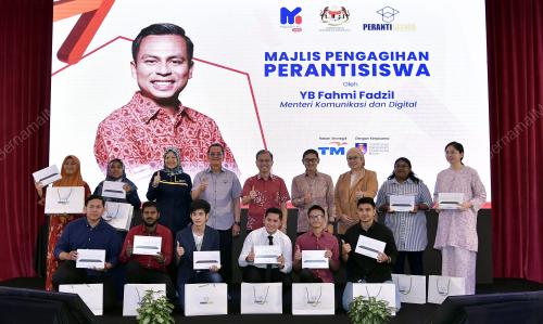 FAHMI FADZIL