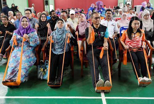 KARNIVAL KESIHATAN WARGA EMAS