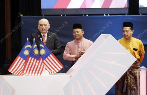 DATUK SERI AMIRUDIN SHARI