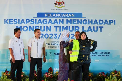 FADHLINA SIDEK