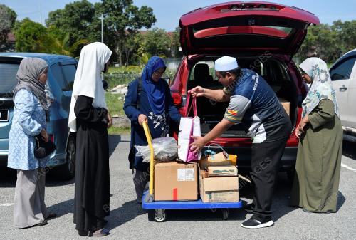PERKHIDMATAN PEMULIAAN AL-QURAN DAN BUKU AGAMA