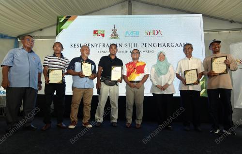 DATUK SERI AMIRUDIN SHARI