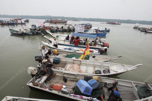 NELAYAN MEMBANTAH TERHADAP KAPAL - KAPAL BESAR YANG MENGHALANG