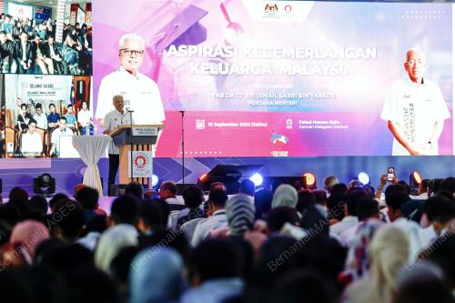 DATUK SERI ISMAIL SABRI YAAKOB