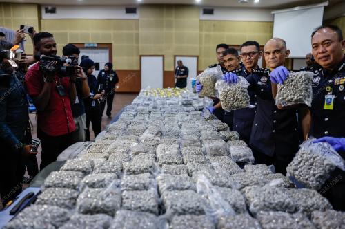 DATUK SHAZELI KAHAR