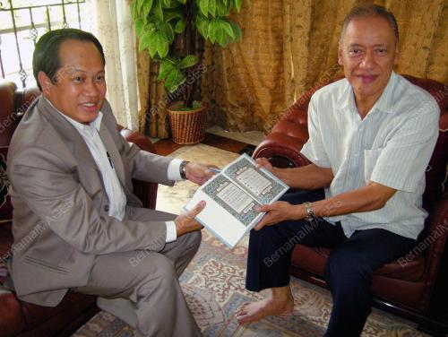 AHMAD MASLAN