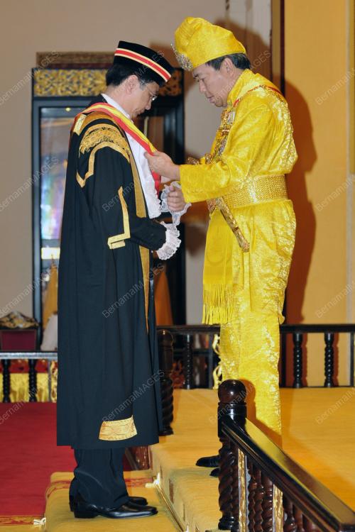 SULTAN SHARAFUDDIN IDRIS SHAH