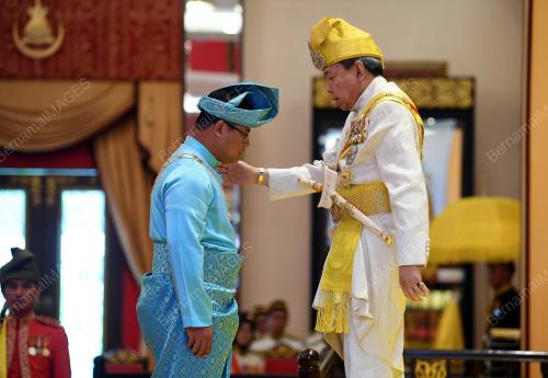 SULTAN SHARAFUDDIN IDRIS SHAH