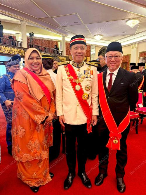 SULTAN SHARAFUDDIN IDRIS SHAH