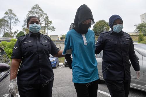 PASANGAN KEKASIH LANGGAR POLIS ELAK DITAHAN DIDAKWA DI MAHKAMAH MAJISTRET BANDAR BARU BANGI