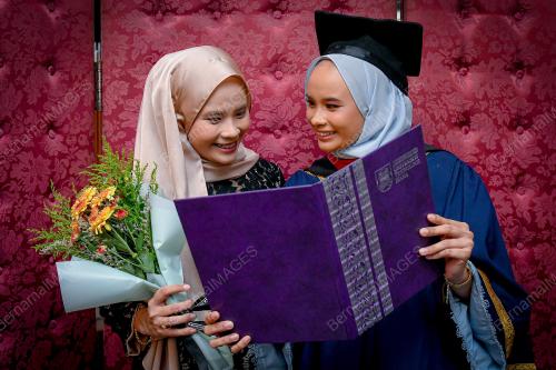 SEMANGAT KEMBAR YATIM PIATU KEJAR IJAZAH