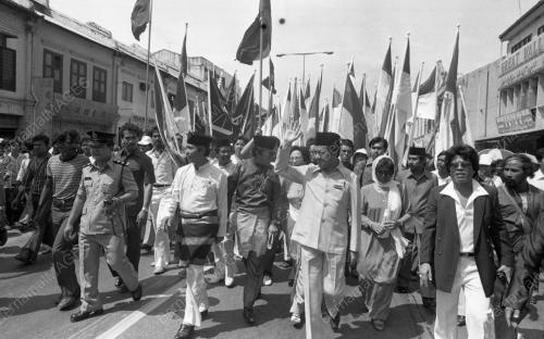 SG05_14012015_PM_BANGUNAN_UMNO