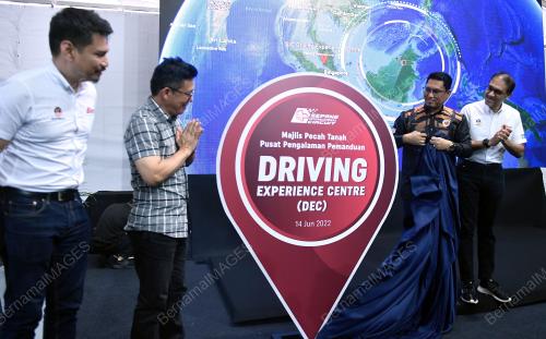 DATUK SERI FAIZAL AZUMU