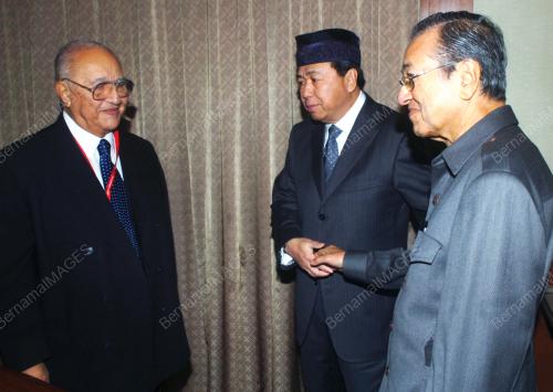 SULTAN SHARAFUDDIN IDRIS SHAH