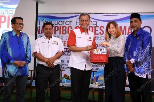 DATUK SERI DR DZULKEFLY AHMAD