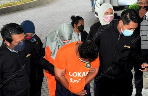 SEPASANG SUAMI ISTERI DIREMAN SPRM