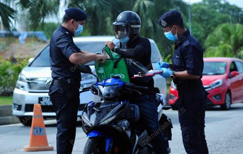 SEKATAN JALAN RAYA FASA KETIGA PKP (COVID-19)