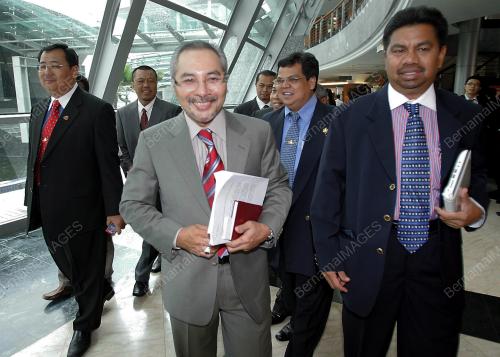 DR MOHAMAD KHIR TOYO