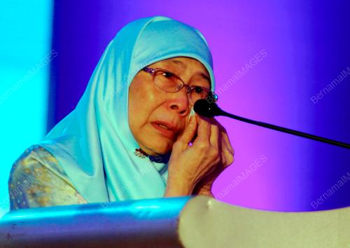 DATUK SERI DR WAN AZIZAH WAN ISMAIL