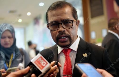 DATUK ADNAN MAT