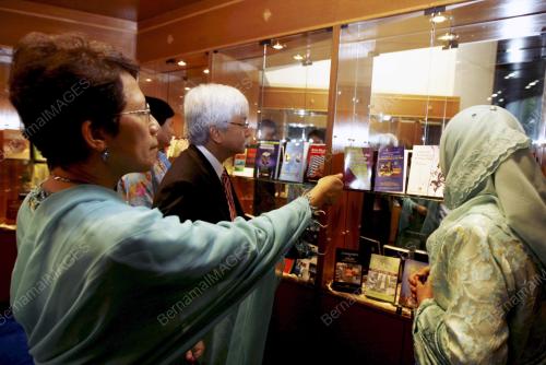 TUANKU MUHRIZ TUANKU MUNAWIR