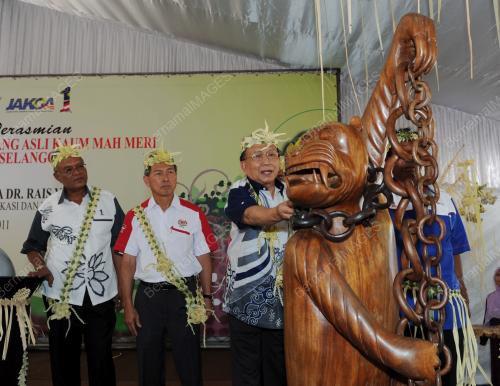 DATUK SERI RAIS YATIM
