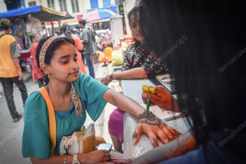PERSIAPAN MASYARAKAT INDIA SAMBUT DEEPAVALI