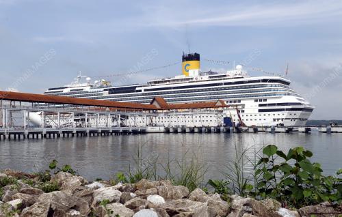 KAPAL PERSIARAN COSTA SERENA