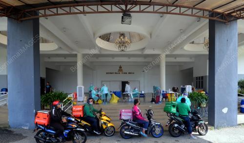KHIDMAT PENGHANTAR MAKANAN MEMBUAT SARINGAN (COVID-19)