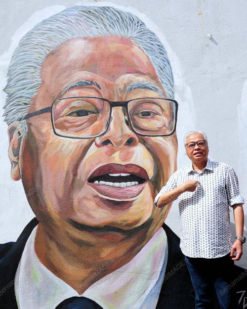 DATUK SERI ISMAIL SABRI YAAKOB