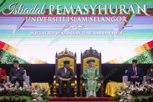 SULTAN SHARAFUDDIN IDRIS SHAH