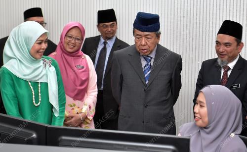 SULTAN SELANGOR SULTAN SHARAFUDDIN IDRIS SHAH