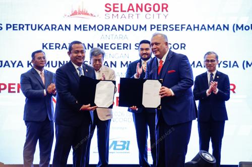 SULTAN SHARAFUDDIN IDRIS SHAH