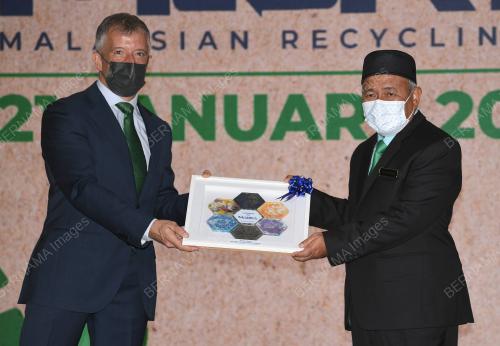 DATUK SERI TUAN IBRAHIM TUAN MAN
