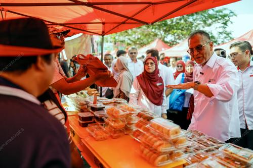 DATUK SERI DR DZULKEFLY AHMAD