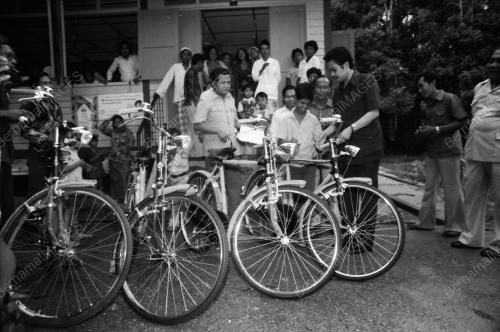 UMNO HADIAH BASIKAL