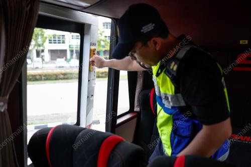 OPERASI PEMERIKSAAN BAS EKSPRES SEMPENA HARI RAYA AIDILFITRI