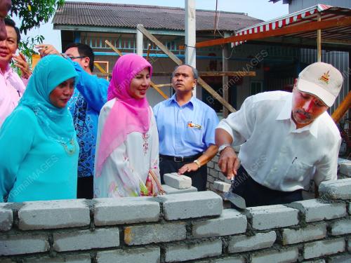 MOHAMAD KHIR TOYO
